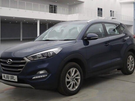 Hyundai TUCSON CRDI SE NAV BLUE DRIVE 8