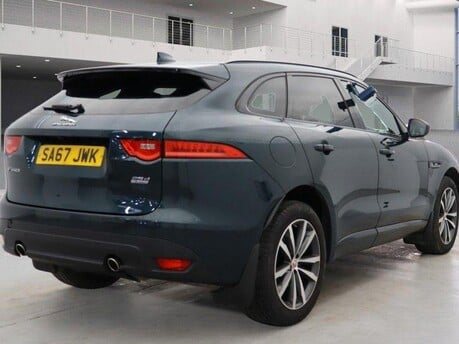 Jaguar F-Pace R-SPORT AWD 11