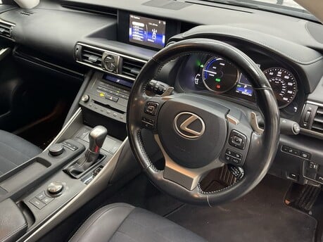 Lexus Is 300H 10