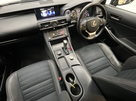 Lexus Is 300H 14