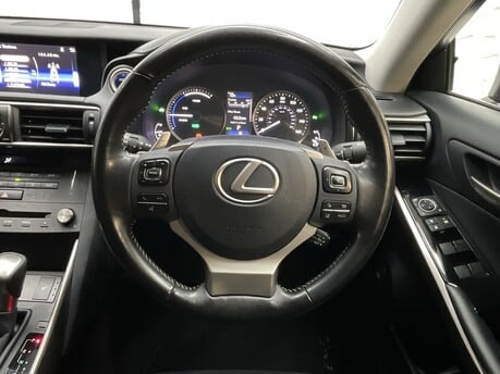 Lexus Is 300H 18