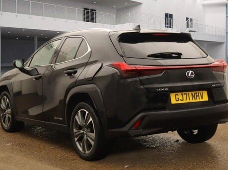 Lexus Ux 300E 8