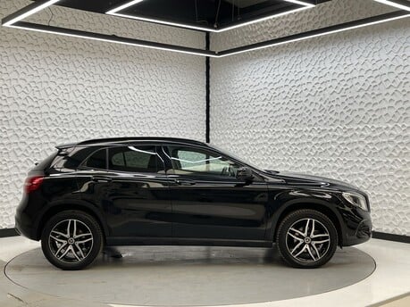 Mercedes-Benz GLA GLA 180 URBAN EDITION 8