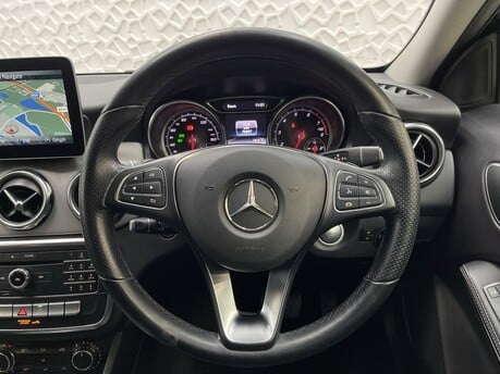 Mercedes-Benz GLA GLA 180 URBAN EDITION 18