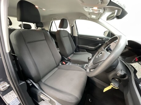 Volkswagen T-Roc S TSI 9
