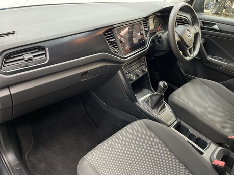 Volkswagen T-Roc S TSI 11