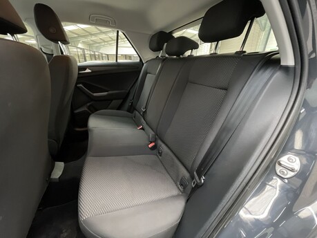 Volkswagen T-Roc S TSI 28