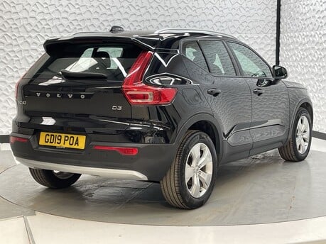 Volvo XC40 D3 MOMENTUM 7