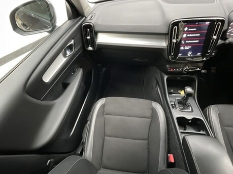 Volvo XC40 D3 MOMENTUM 15