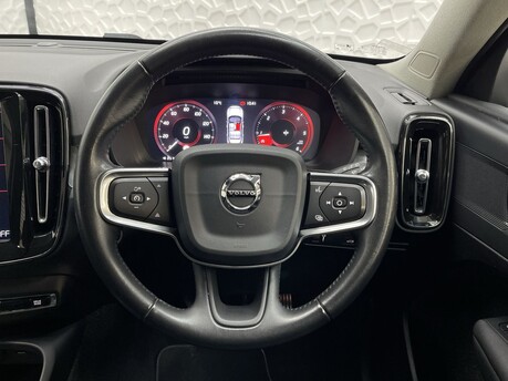 Volvo XC40 D3 MOMENTUM 18