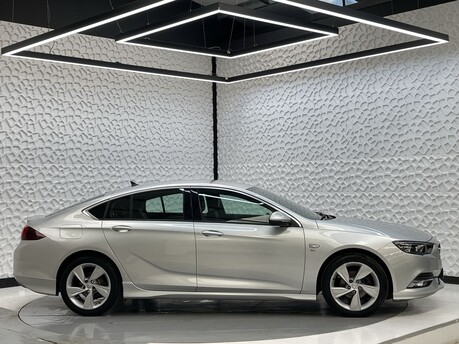 Vauxhall Insignia SRI VX-LINE NAV 8