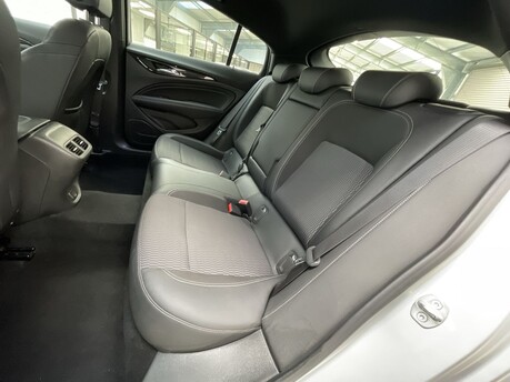Vauxhall Insignia SRI VX-LINE NAV 32