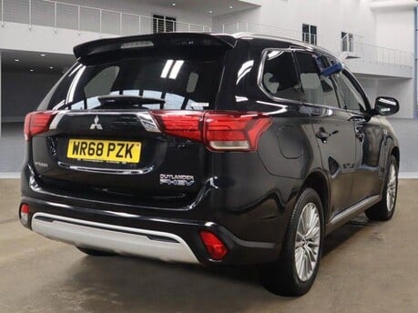 Mitsubishi Outlander PHEV 4H 11