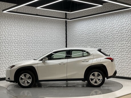 Lexus Ux 250H 4