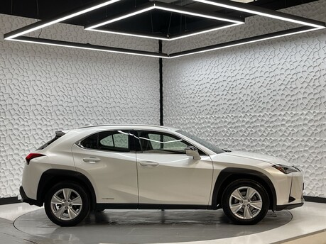 Lexus Ux 250H 8