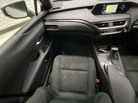 Lexus Ux 250H 15