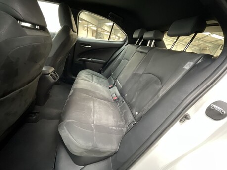 Lexus Ux 250H 32