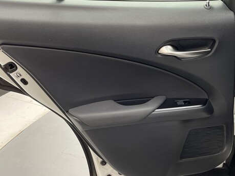 Lexus Ux 250H 36