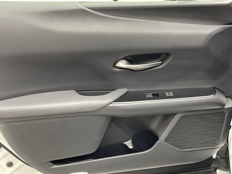 Lexus Ux 250H 37