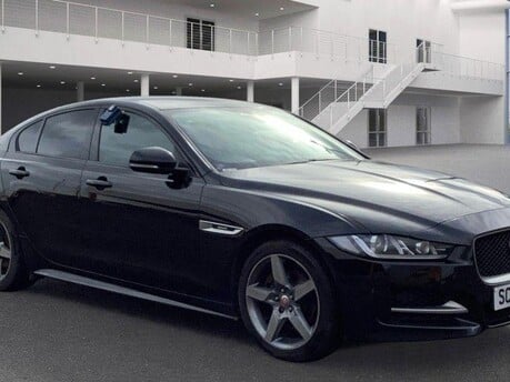 Jaguar XE D R-SPORT