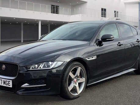 Jaguar XE D R-SPORT 8