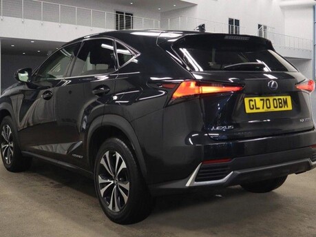 Lexus NX 300H 9