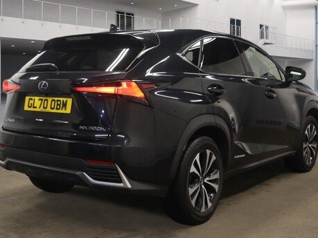 Lexus NX 300H 11