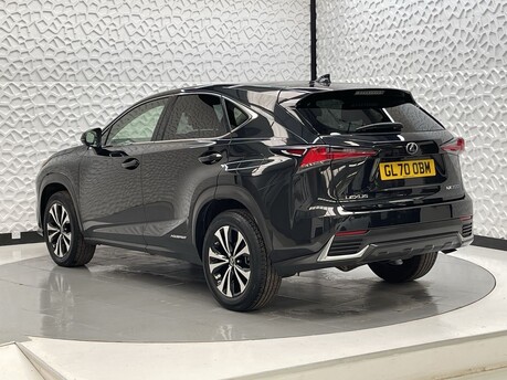 Lexus NX 300H 5