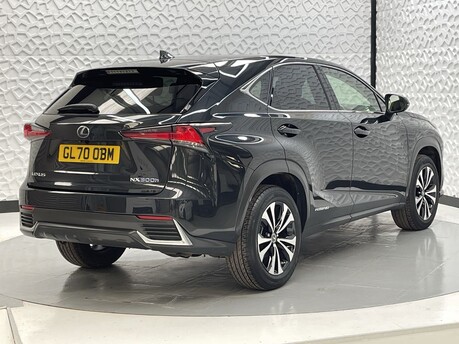 Lexus NX 300H 7