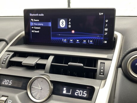 Lexus NX 300H 24