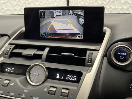Lexus NX 300H 25