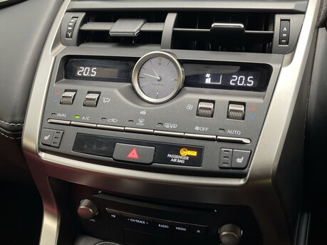 Lexus NX 300H 29