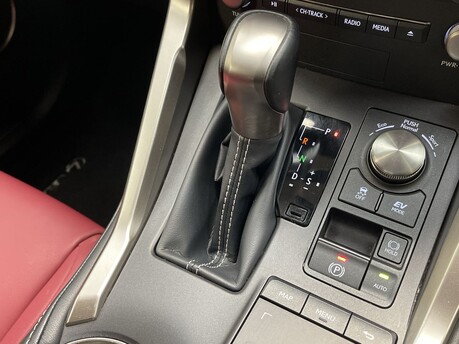 Lexus NX 300H 30