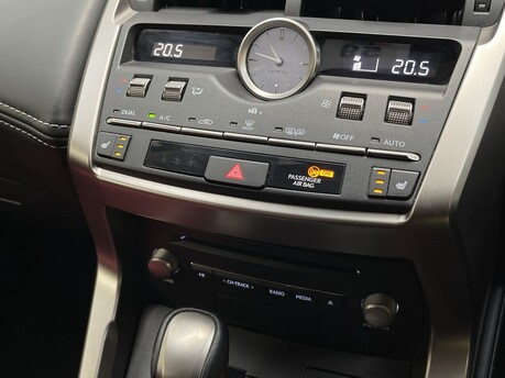 Lexus NX 300H 31