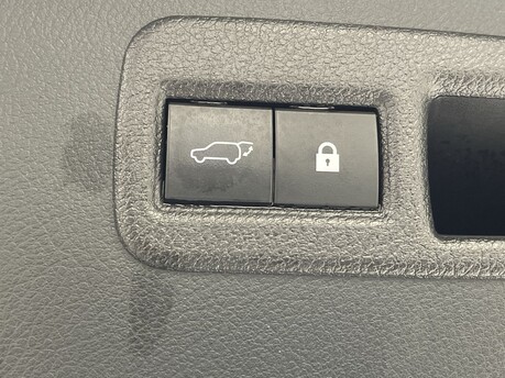 Lexus NX 300H 36