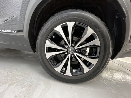 Lexus NX 300H 42