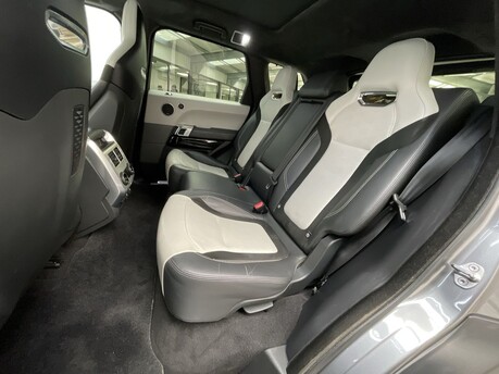 Land Rover Range Rover Sport SVR 35