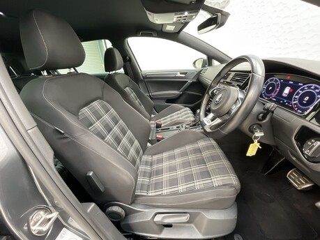 Volkswagen Golf GTD TDI DSG 9
