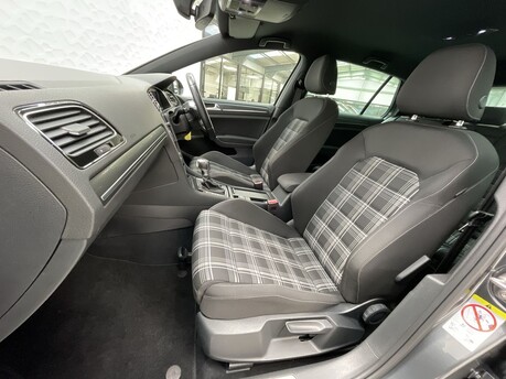 Volkswagen Golf GTD TDI DSG 12