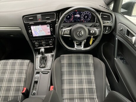 Volkswagen Golf GTD TDI DSG 13