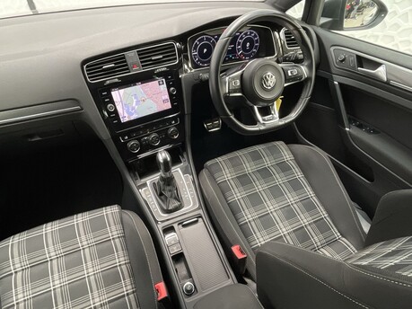 Volkswagen Golf GTD TDI DSG 14