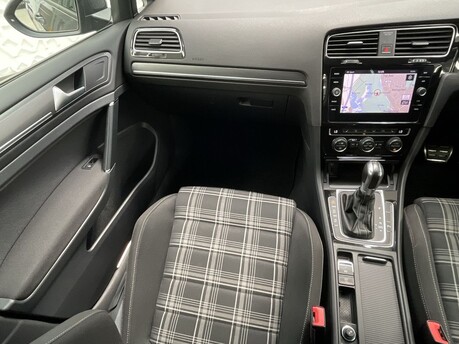 Volkswagen Golf GTD TDI DSG 15