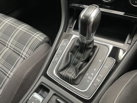 Volkswagen Golf GTD TDI DSG 30