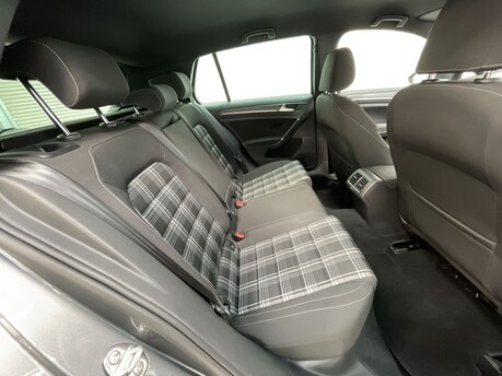 Volkswagen Golf GTD TDI DSG 32