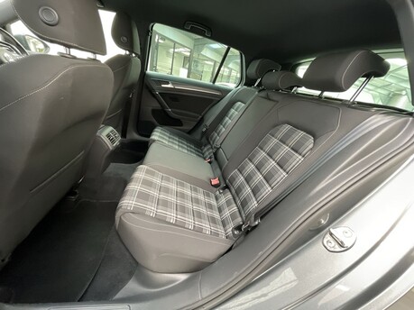 Volkswagen Golf GTD TDI DSG 33