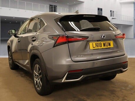 Lexus NX 300H LUXURY 10