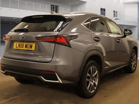 Lexus NX 300H LUXURY 11