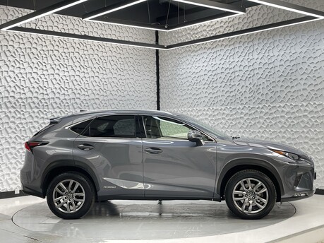 Lexus NX 300H LUXURY 8