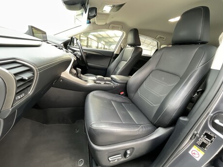 Lexus NX 300H LUXURY 12