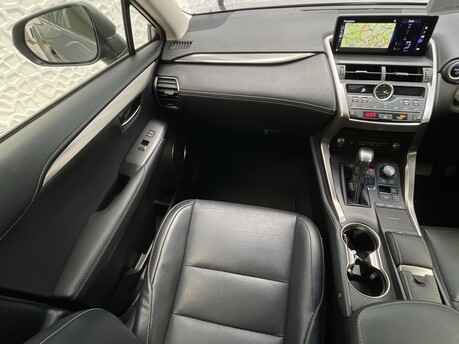 Lexus NX 300H LUXURY 15